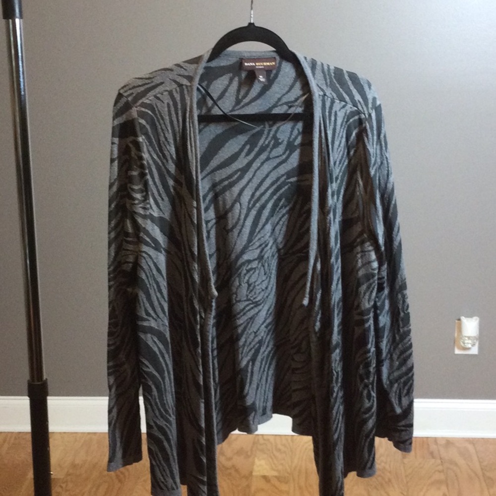 1X Dana Buchman Woman gray zebra print open wrap sweater